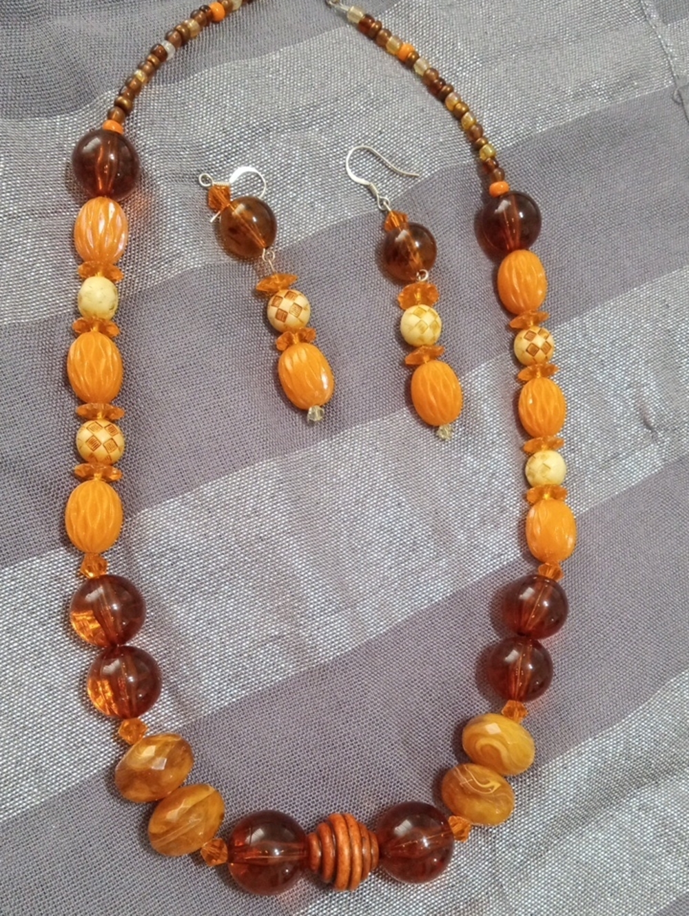 Extraordinary Gems Glass Crystals Beads Necklace And Earrings Set